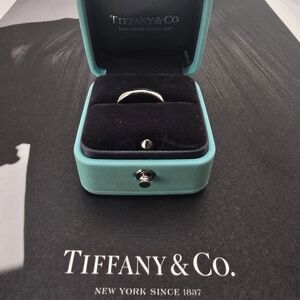 $1425 Stunning Tiffany Co Platinum 3mm Wedding Band Ring Sz 5,75  original box